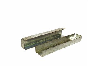 BE-01 U-profiel t.b.v. betonpaal muur- of hoekbevestiging (set van 2 stuks)